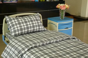 Factory Price For Medical Cubicle Curtain - Checked Cotton Hospital Bed Sheet – LONGWAY